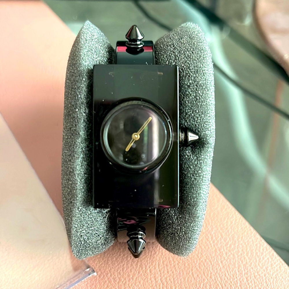 New!  Gucci Rare Skeleton Glass studs Women's Watch